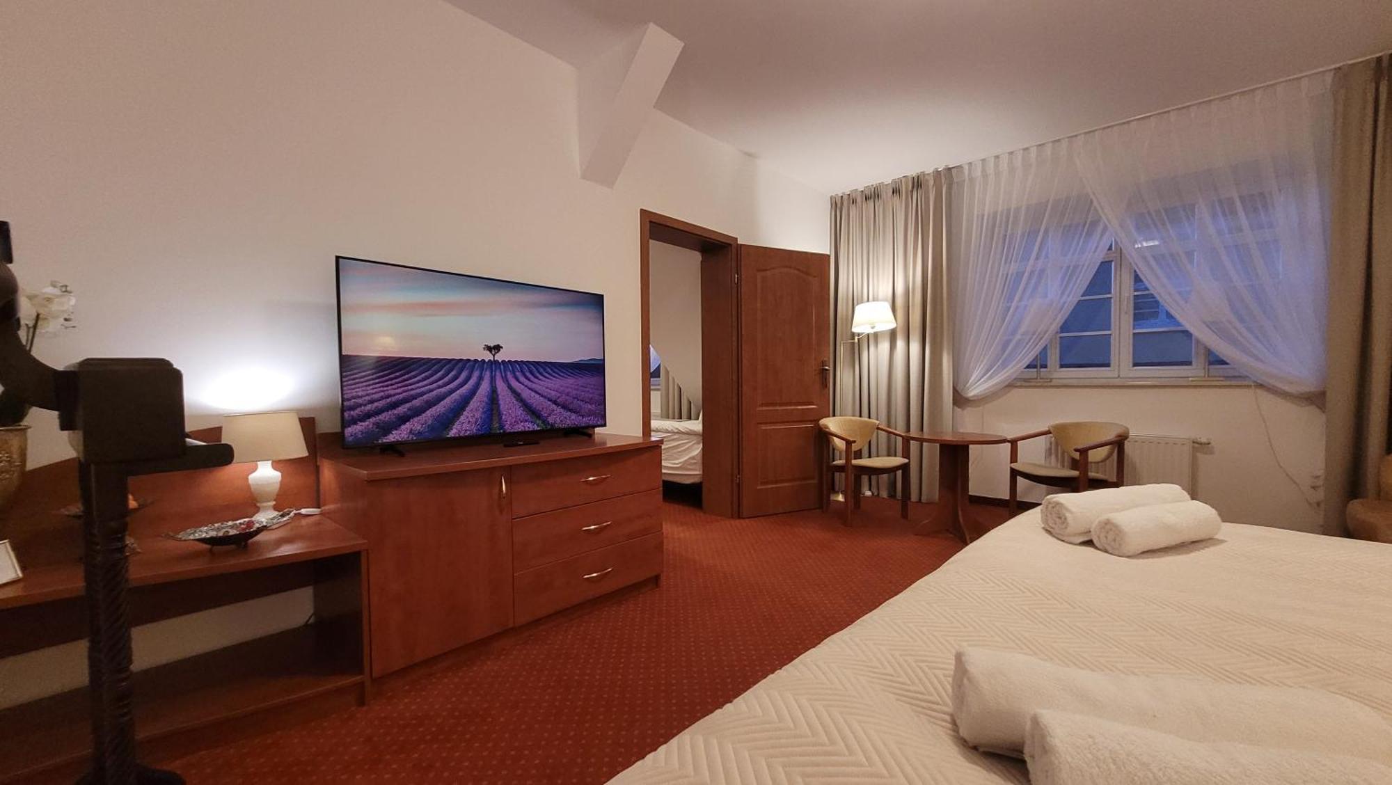 Hotel Maxim 크비드진 외부 사진